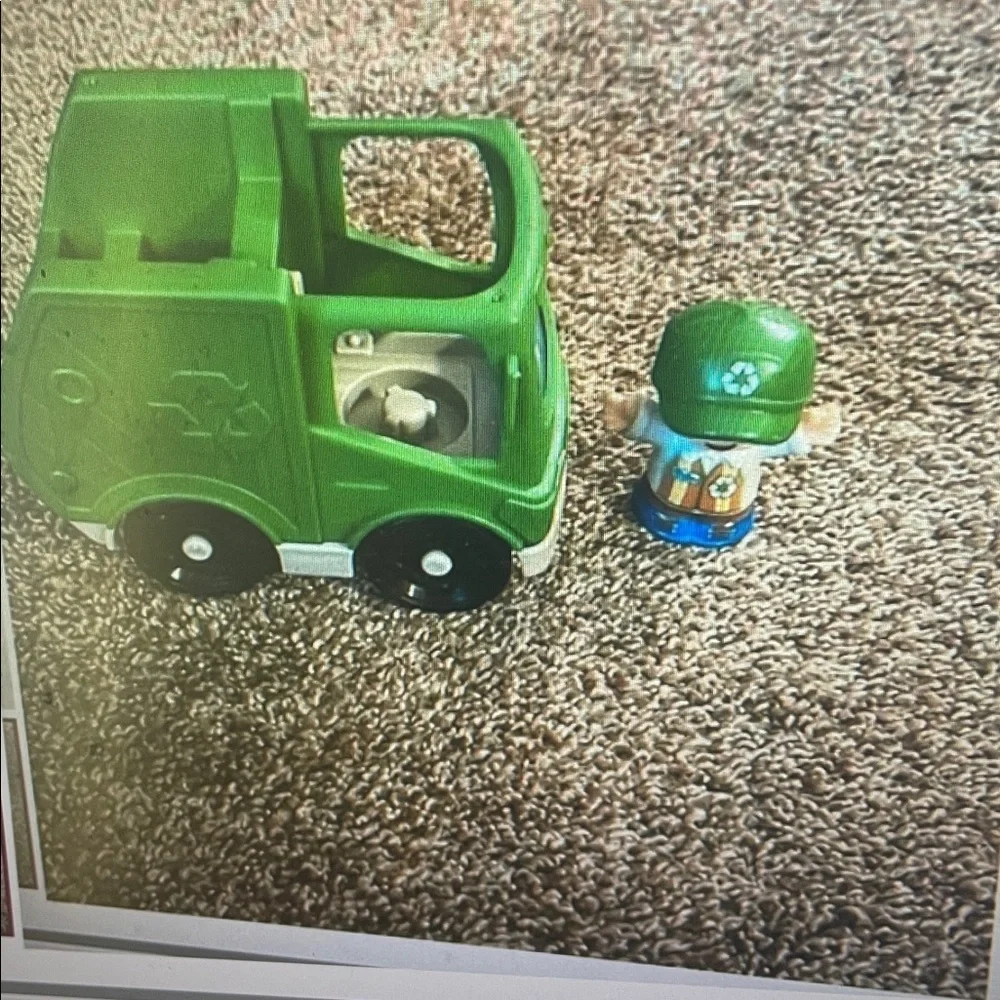 Fisher Price Little People GREEN GARBAGE TRASH TRUCK and man